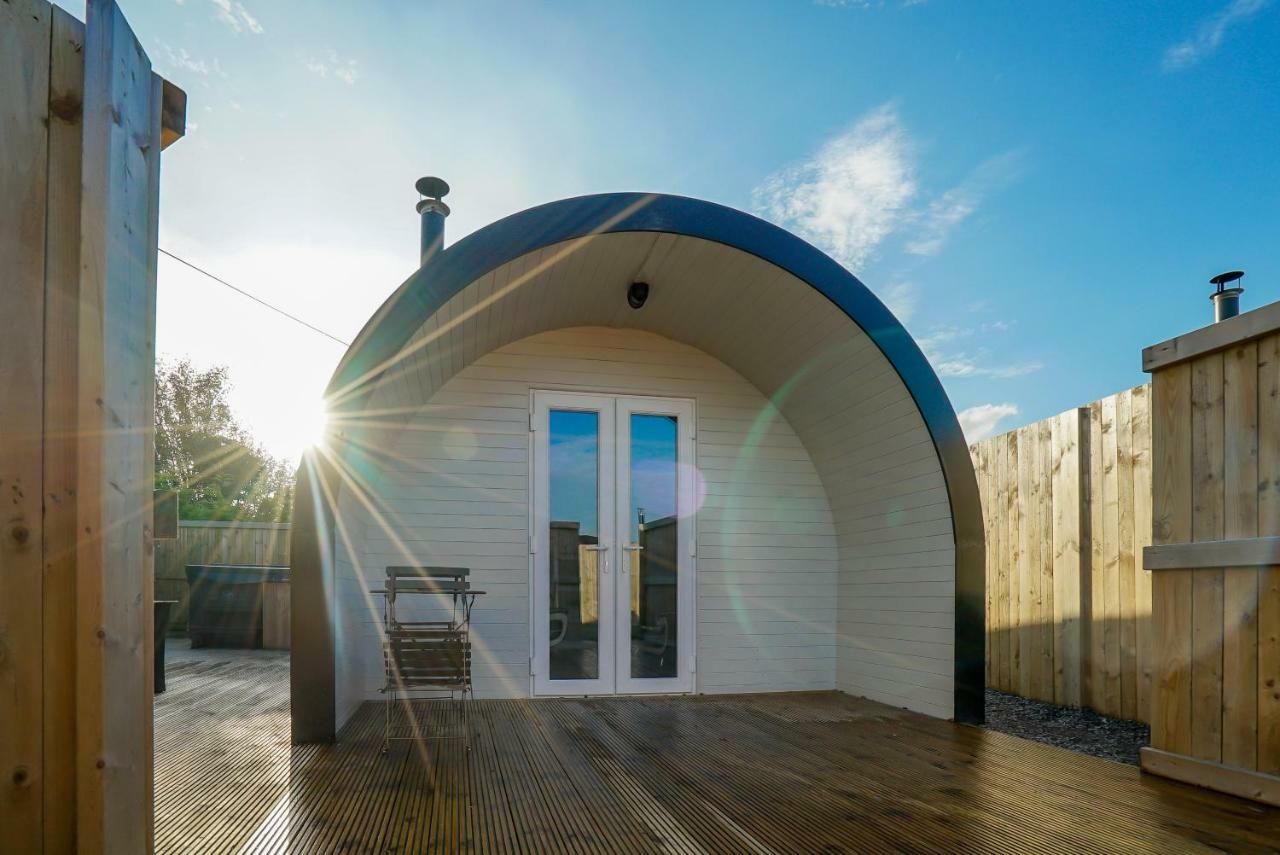 Hotel Deluxe Glamping Pod With Hot Tub Frodsham Exterior foto