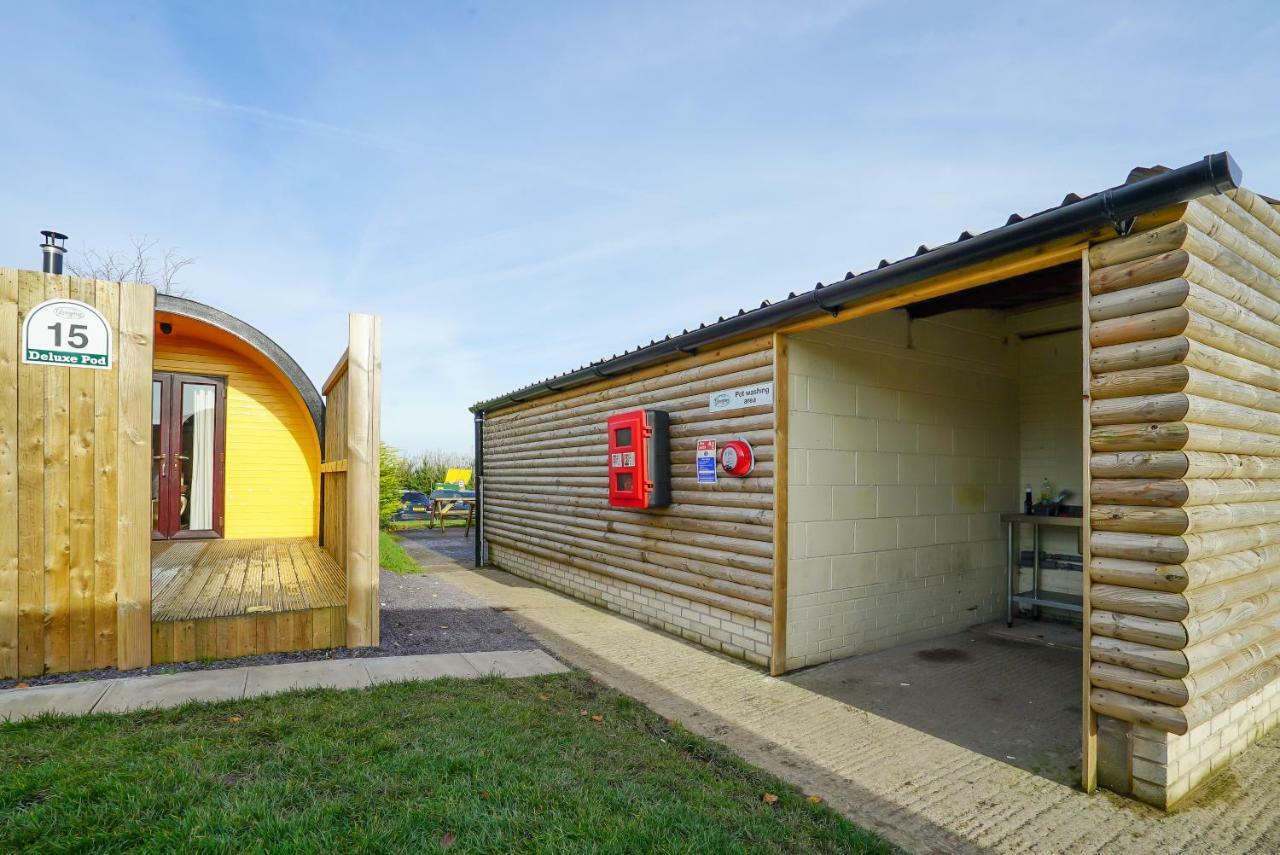 Hotel Deluxe Glamping Pod With Hot Tub Frodsham Exterior foto